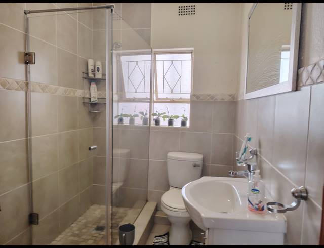2 BEDROOM APARTMENT FOR SALE IN HALFWAY HOUSE